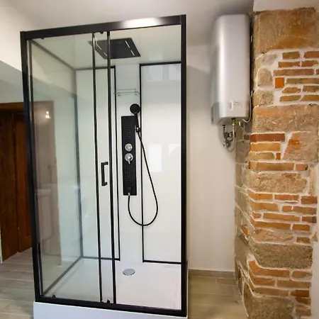 Divinity's Reach - The Upper Appartement *