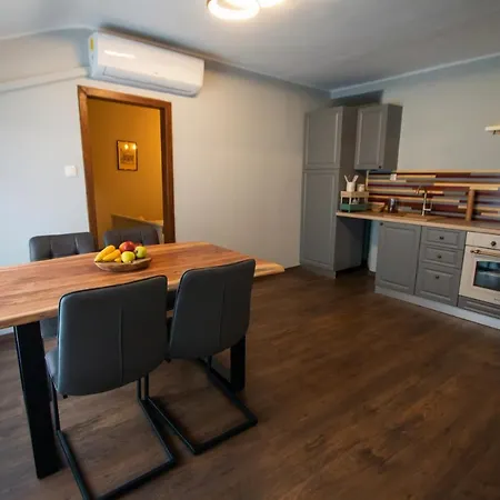 Divinity's Reach - The Upper Задар