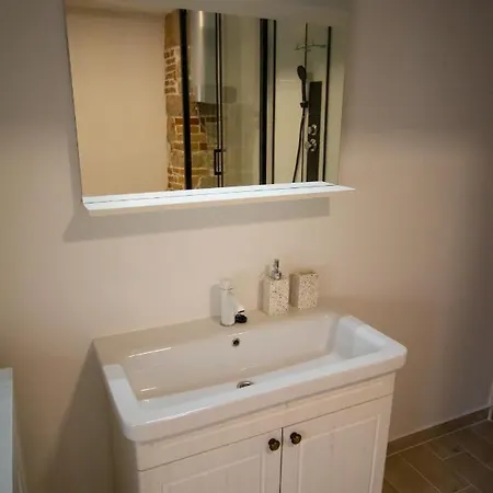 Divinity's Reach - The Upper Задар